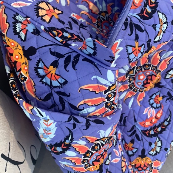 Nwt Vera Bradley xl duffel bag mural garden - Picture 4 of 8